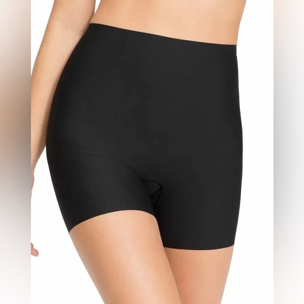 SPANX Firm Control Thinstincts Targeted Girl Shapewear Shorts in Black